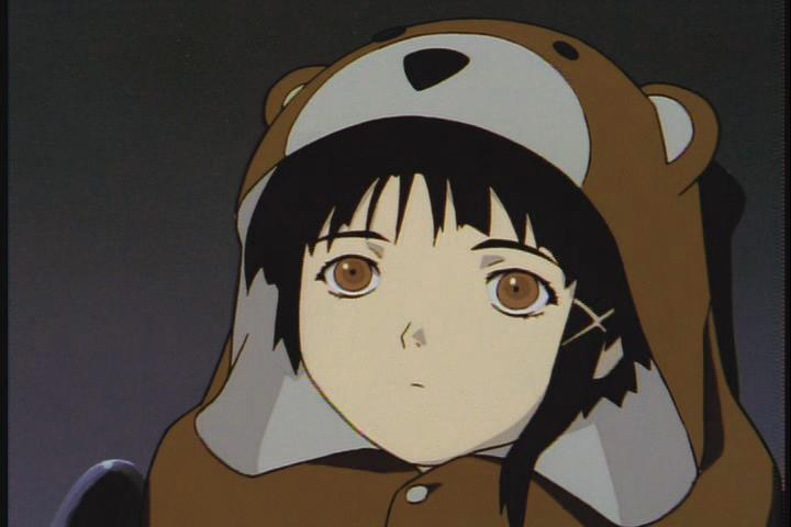 File:Serial Experiments Lain - Lain capucha de oso.jpg